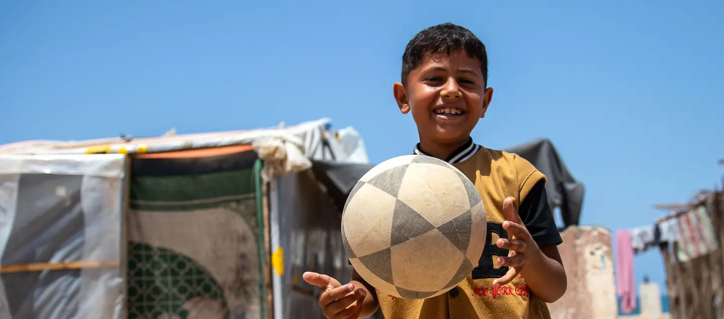 Maha*, 10, and Maya*, 16, walk home from school after previously being severely injured by a landmine in Taiz, Yemen. Photo: Al-Baraa Mansoor / Children Helping Hands.